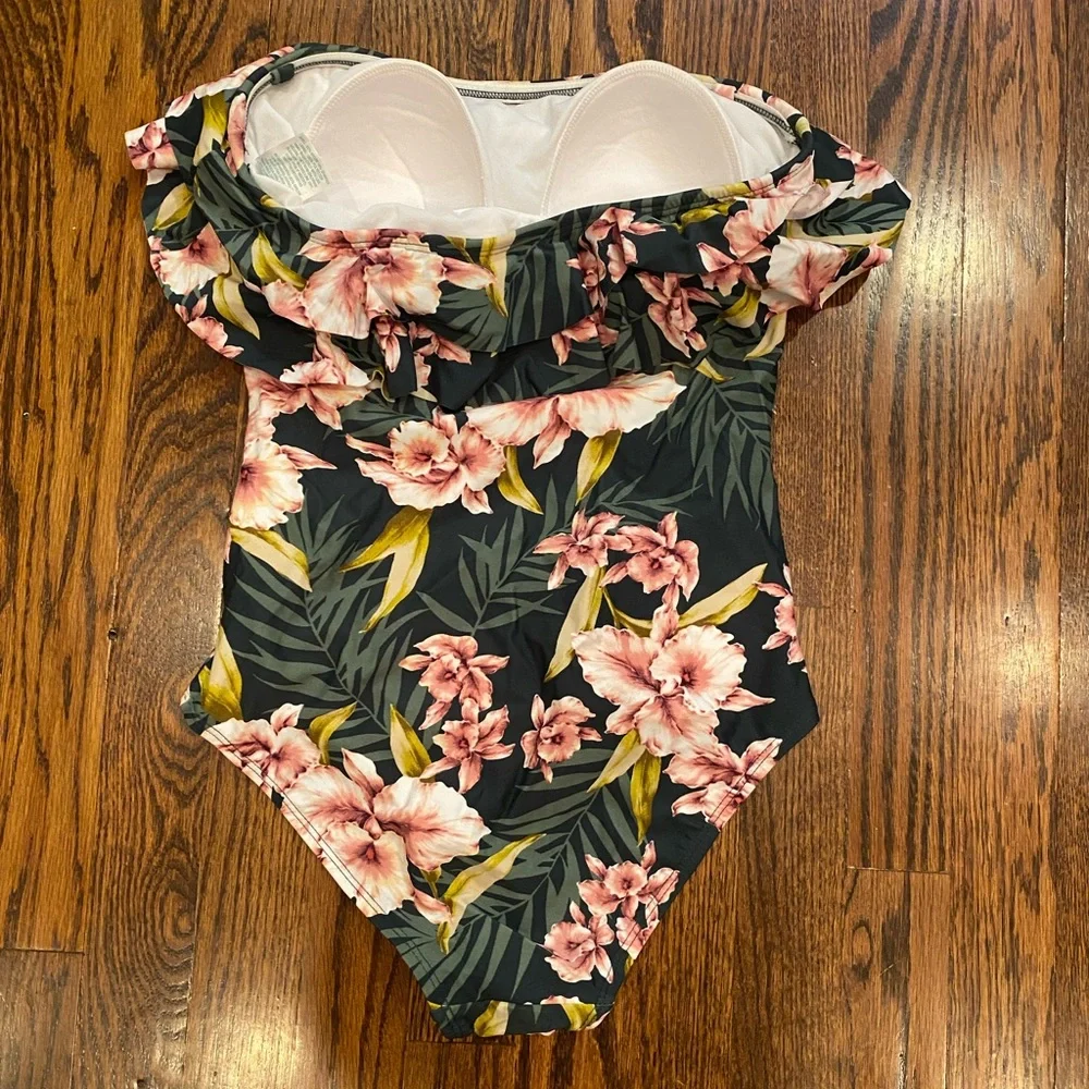 NWT Women's Bandeau Flounce High Coverage One Piece Kona Sol Size‎ Small